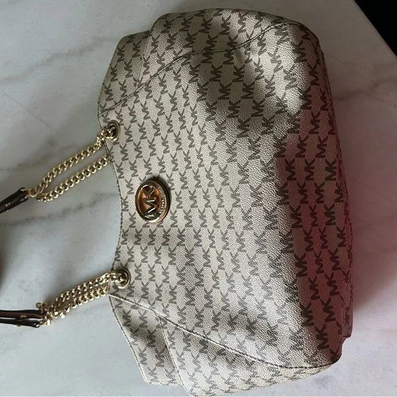 Micheal Kors bag - Picture 3 of 5